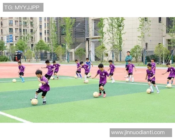 校园足球首页打造青少年足球梦想的摇篮与成长平台